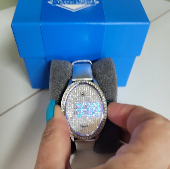 NWT VICTORIA WIECK DIAMOND Light up time watch with leather band.